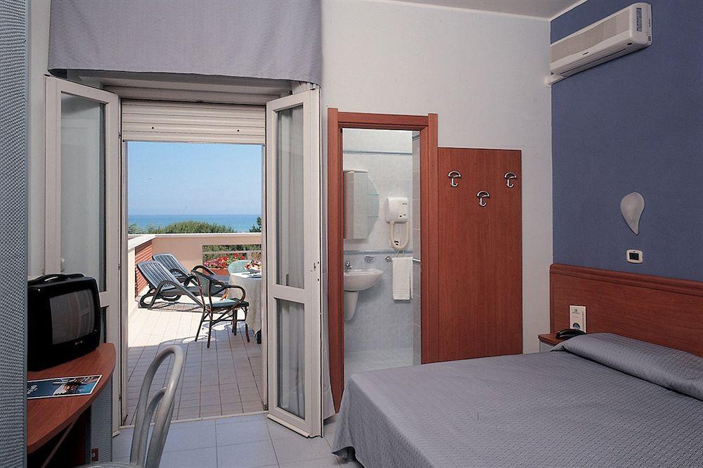 Hotel Acquario 3*